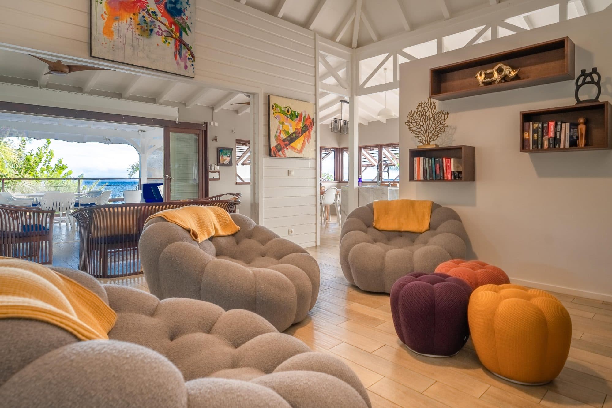 Villa unique en première ligne face à la mer - 6 suites et 2 piscines. 2