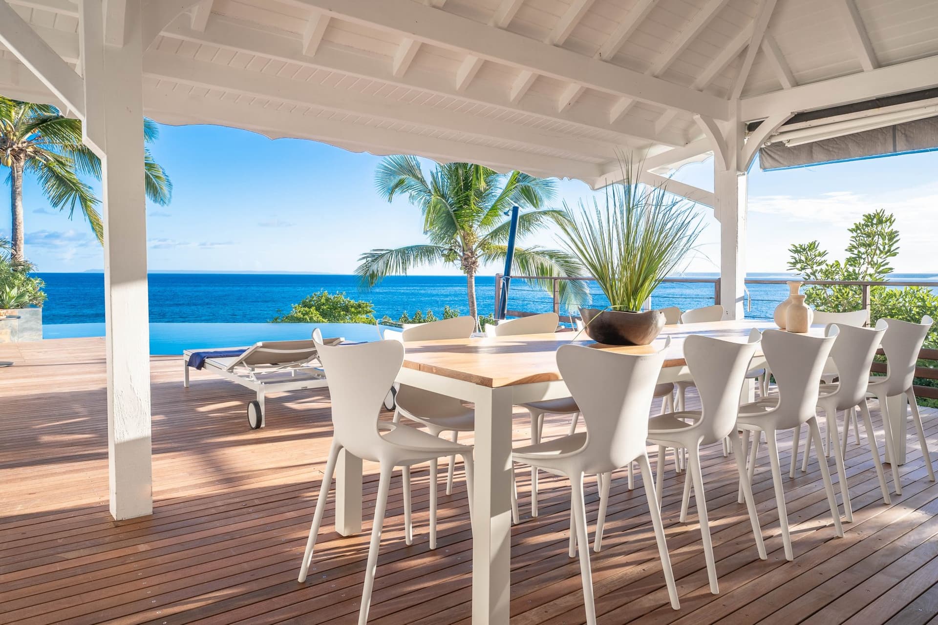 Villa unique en première ligne face à la mer - 6 suites et 2 piscines. 3