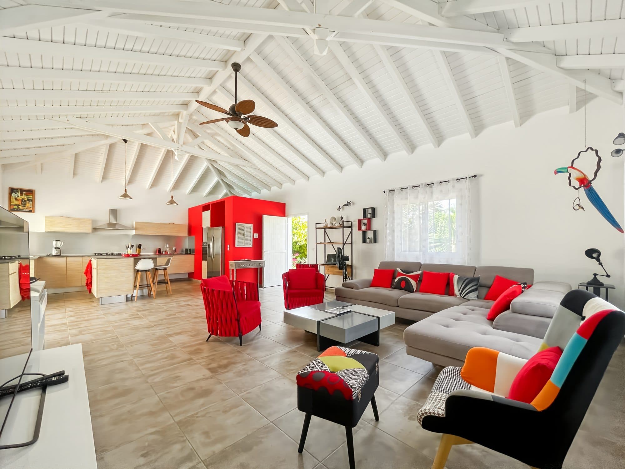 Grande villa F4 avec piscine impeccablement entretenue au cœur d’un parc tropical luxuriant 2